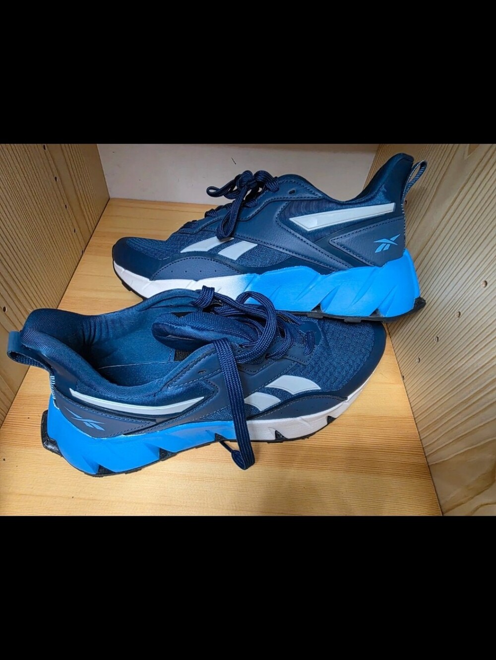 Mens Reebok Size 10 Navy Running Sneakers